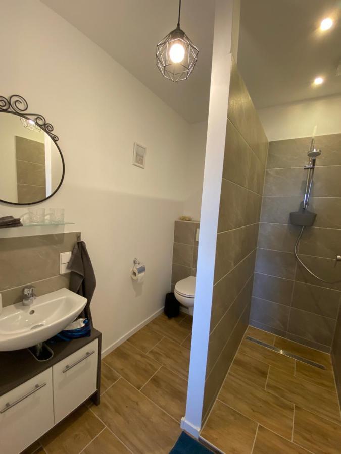 Grosses Doppelzimmer Mit Eigenem Bad Und Kuehlschrank, Frisch Saniert Friedrichskoog Buitenkant foto